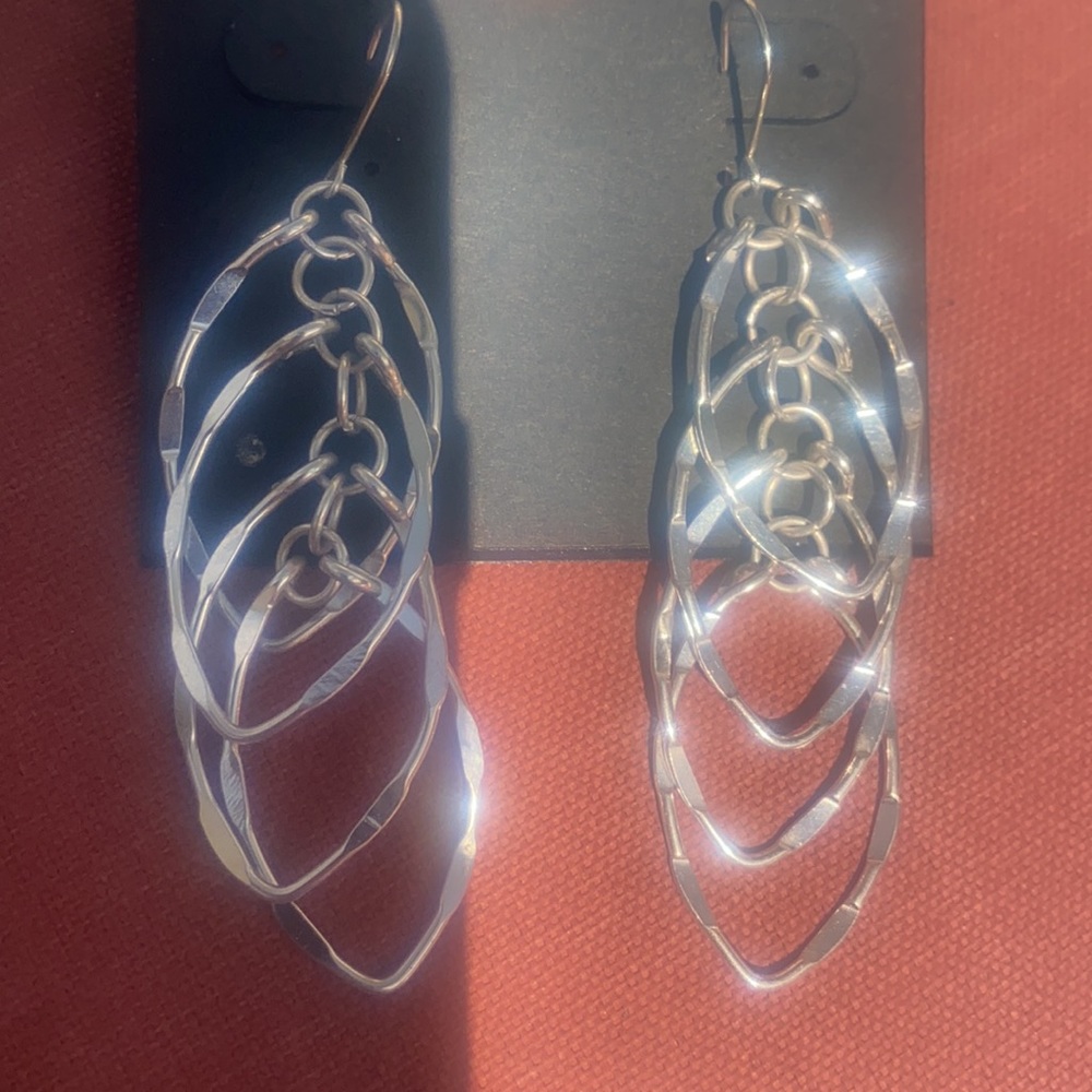 Faceted sparkly faceted swingy silver swingy artisan layered earrings NWOT